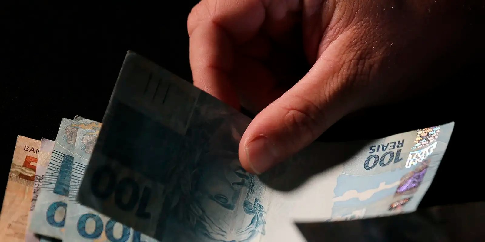 Mercado prevê inflação de 5,24% e PIB de 2,21 em 2025