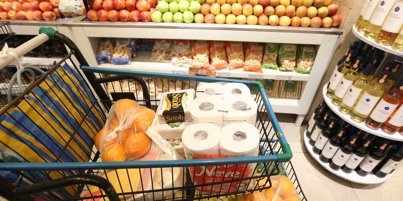 Preços de alimentos caem e prévia da inflação de junho fica em 0,26%