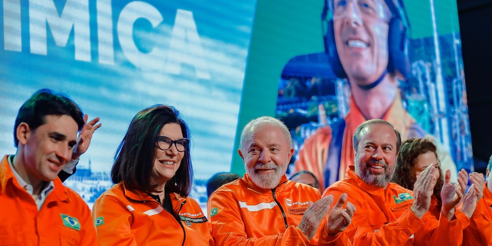 Lula cobra fiscalização de preços de combustíveis