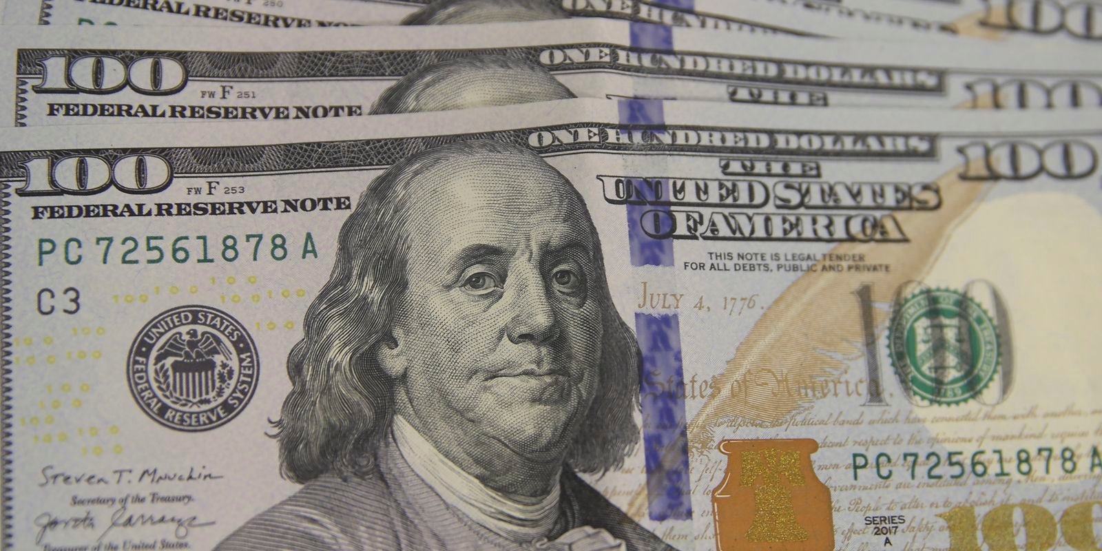 Bolsa bate recorde, e dólar cai para menor valor em mais de um ano