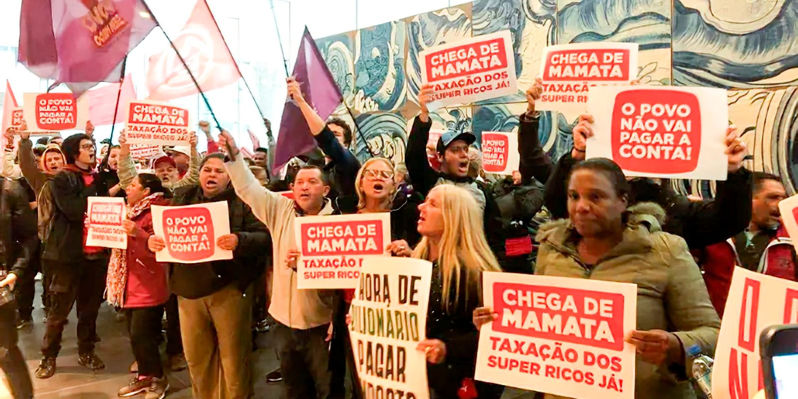Povo sem medo e MTST fazem ato pela taxação de bilionários