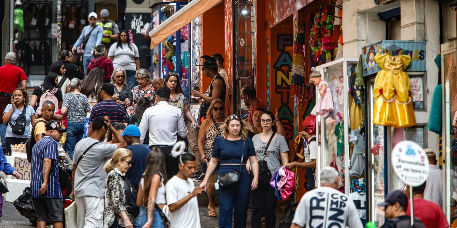 Pirataria é fiscalizada e combatida, dizem lojistas da 25 de Março