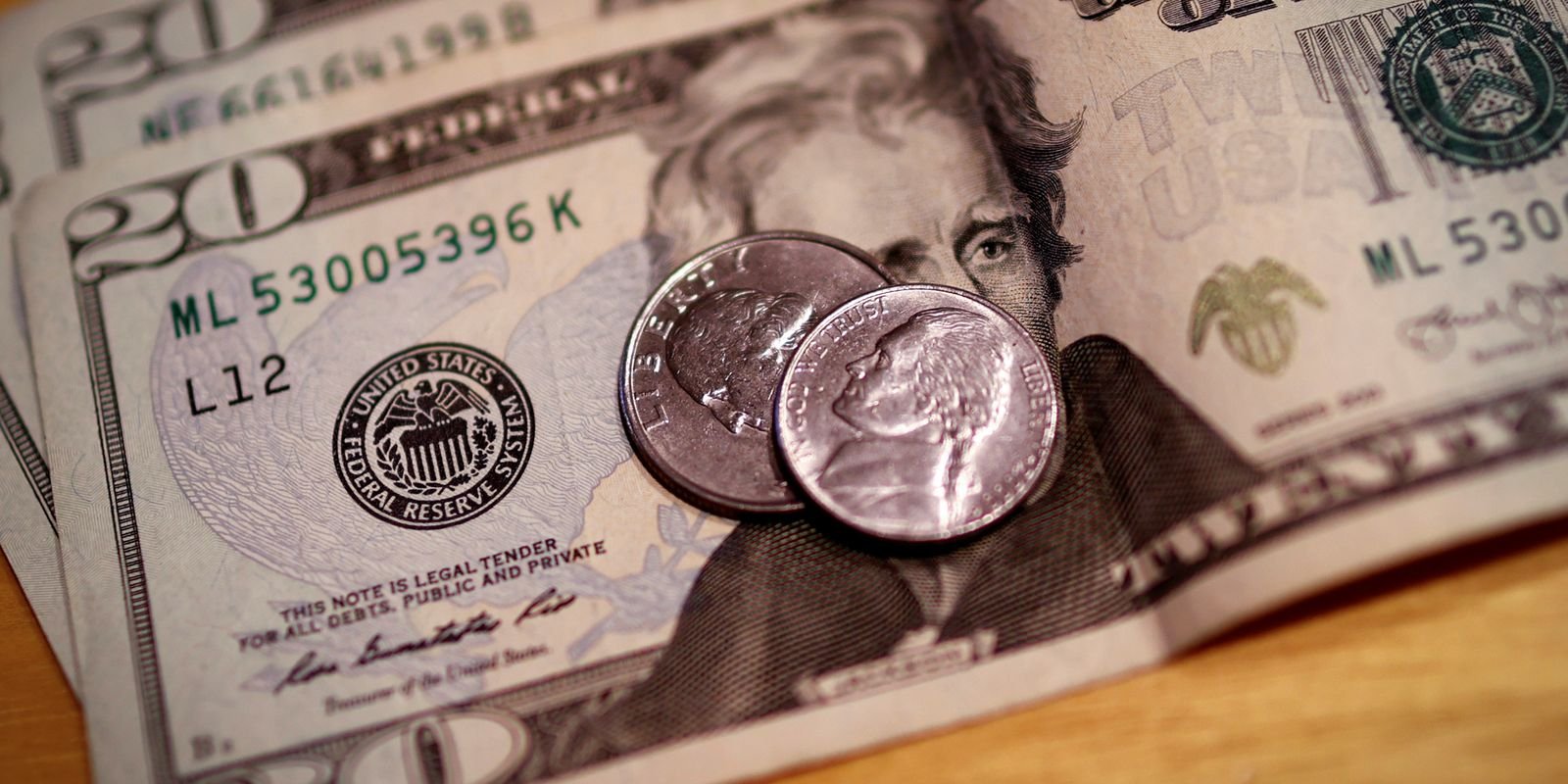 Dólar alcança R$ 5,50 e bolsa cai 2,1% após decisão de Dino
