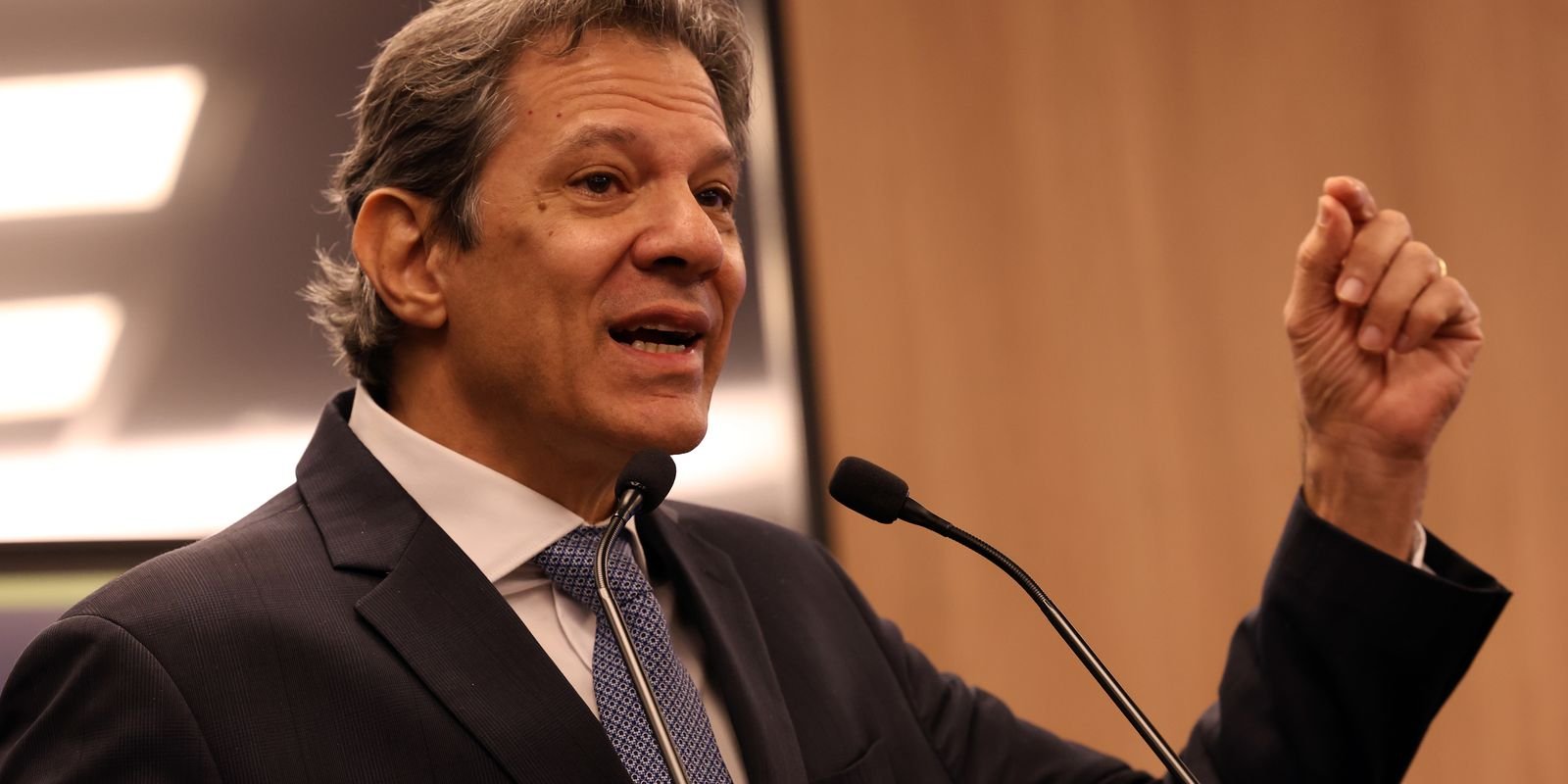 Em carta ao FMI, Haddad pede taxação de super-ricos e transição verde