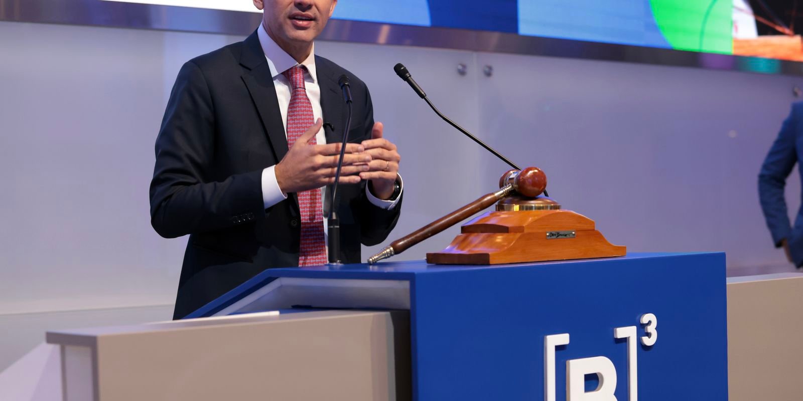 Porto de São Sebastião será leiloado até abril de 2026, diz ministro