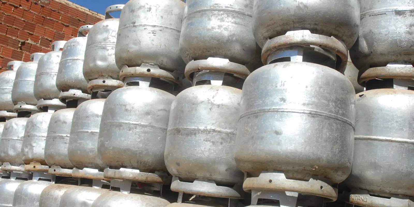 Auxílio Gás de R$ 108 começa a ser pago nesta segunda-feira