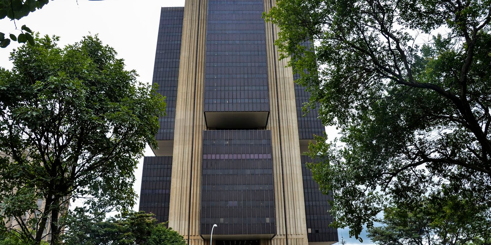 BC mantém juros básicos em 15% ao ano por terceira vez seguida