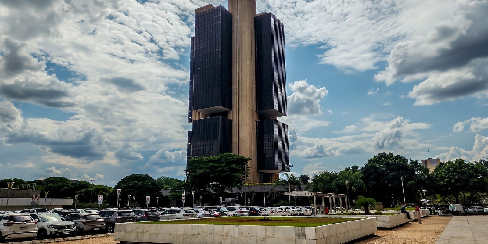 Juros subiram para famílias e empresas em janeiro, mostra BC