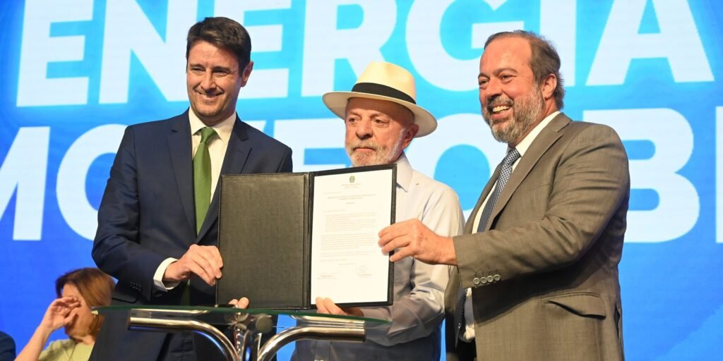 Governo reativa acordos com empresas de distribuição de energia em 13 estados.
