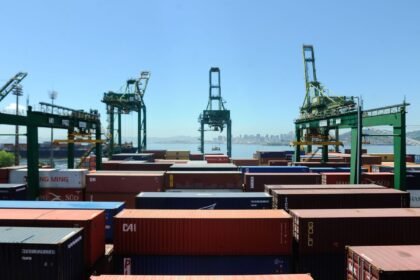 Projeção de superávit comercial é elevada para US$ 90 bilhões 
