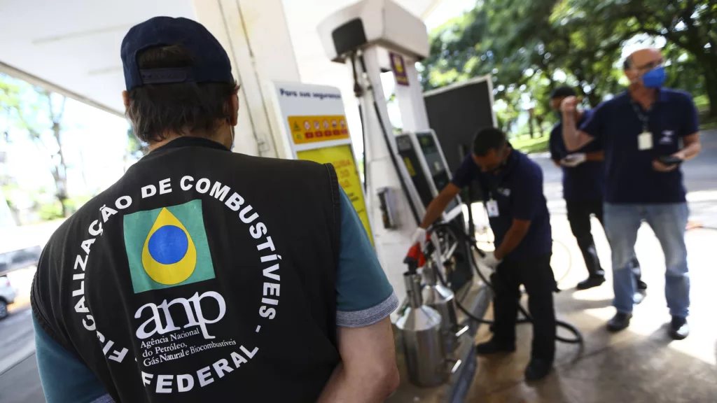 Desde março, a ANP executou mais de 3,3 mil operações de fiscalização visando combater preços abusivos — Agência Gov
