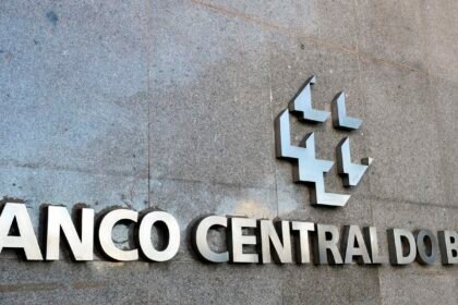Receita Federal e Banco Central são autorizados a realizar concursos