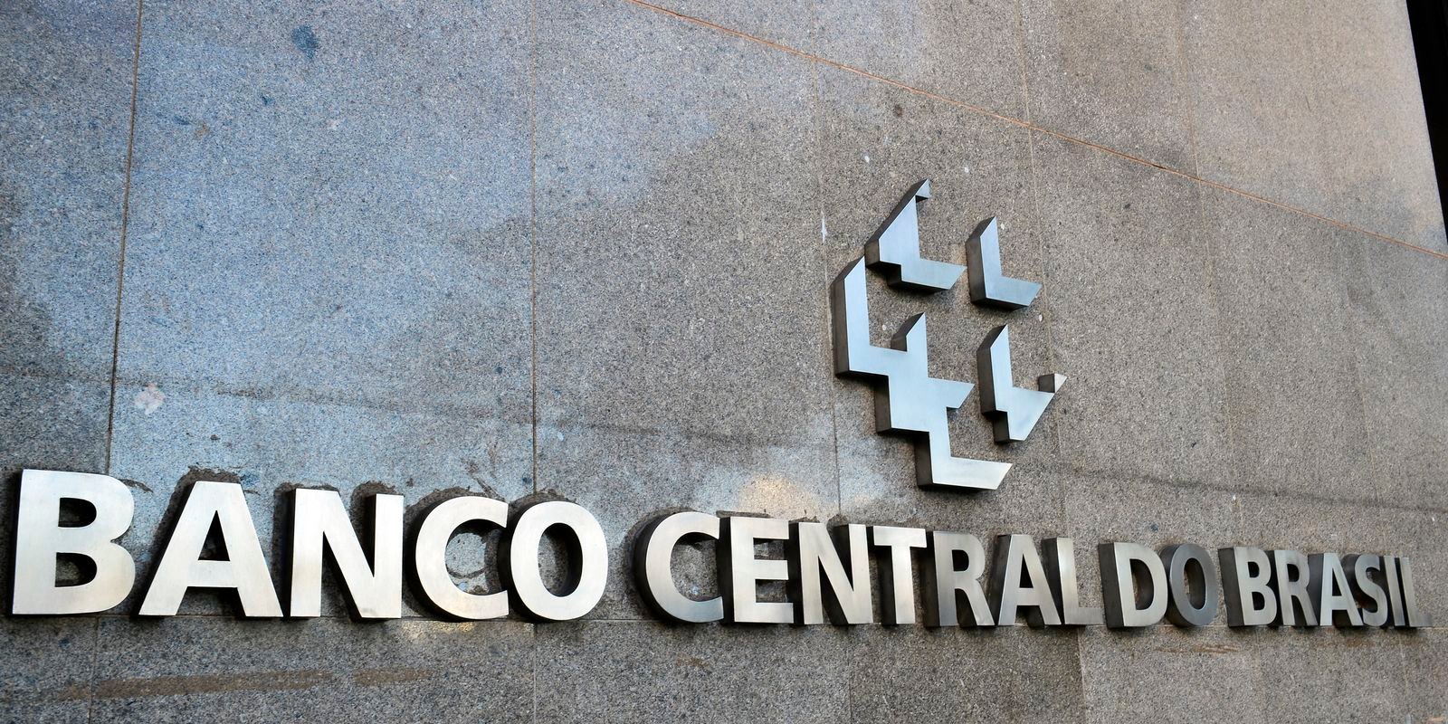 Receita Federal e Banco Central são autorizados a realizar concursos