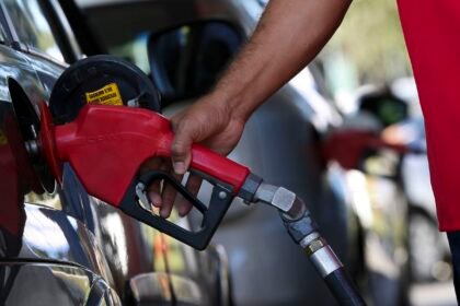 Governo adia reunião que pode aumentar etanol na gasolina para 32%