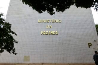 Projeção oficial de inflação sobe para 5,1%, com estouro da meta