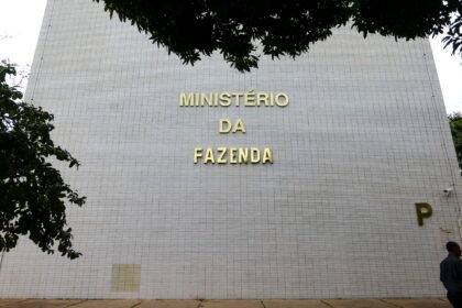 Projeção oficial de inflação sobe para 5,1%, com estouro da meta
