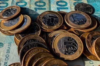 Inflação usada para corrigir salários acumula 4,33% em 12 meses