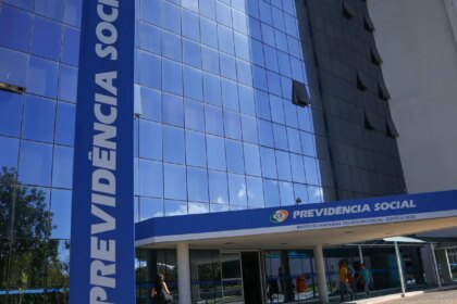 Previsão de gastos com INSS em 2027 é reduzida em R$ 5 bilhões