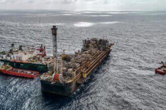 Petroleiros pedem Petrobras mais estatal e menor repasse a acionistas