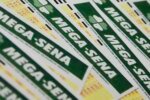 Ninguém acerta Mega-Sena; prêmio acumula para R$ 165 milhões