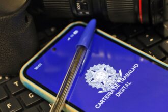 Desemprego cai para 5,3%, o menor para o trimestre terminado em julho