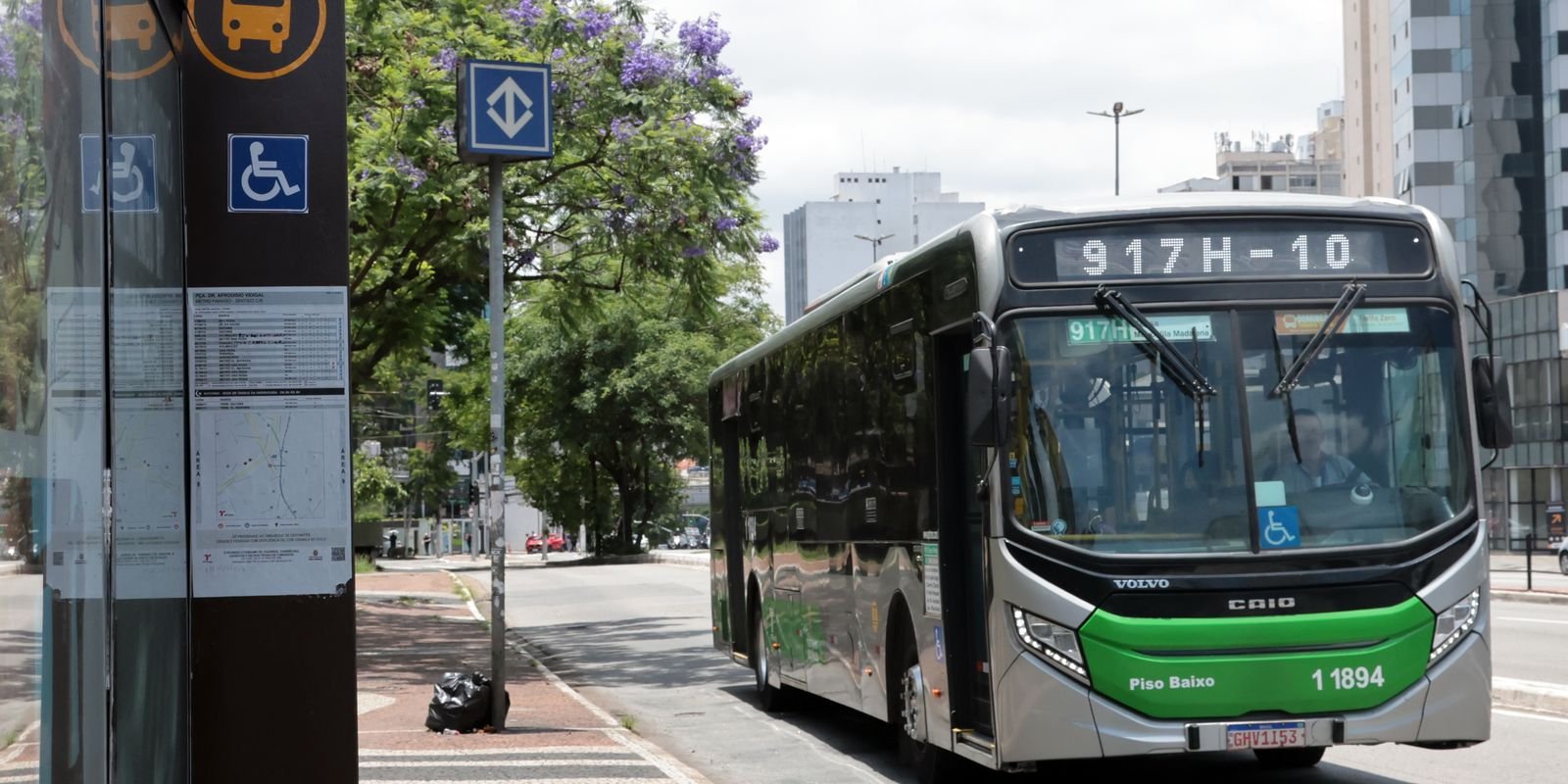 Setor de serviços fica estável em junho e sobe 2% no 1º semestre