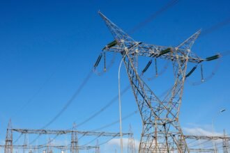 Consumidores poderão escolher fornecedores de energia a partir de 2027