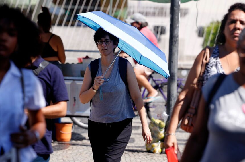 Salário mínimo deverá subir para R$ 1.741 em 2027