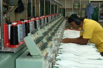 Economia recua 0,4% na passagem de junho para julho, estima FGV