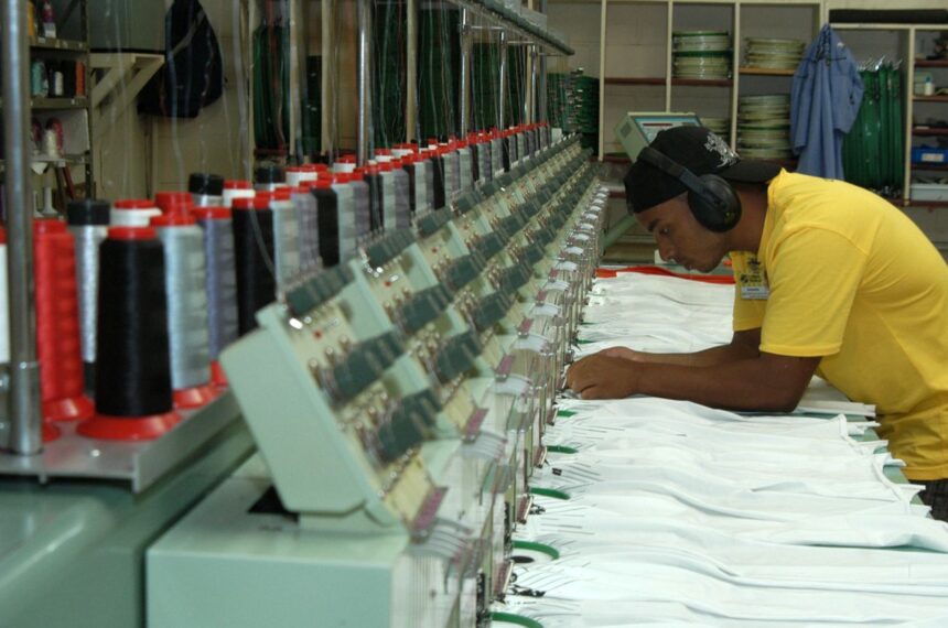 Economia recua 0,4% na passagem de junho para julho, estima FGV