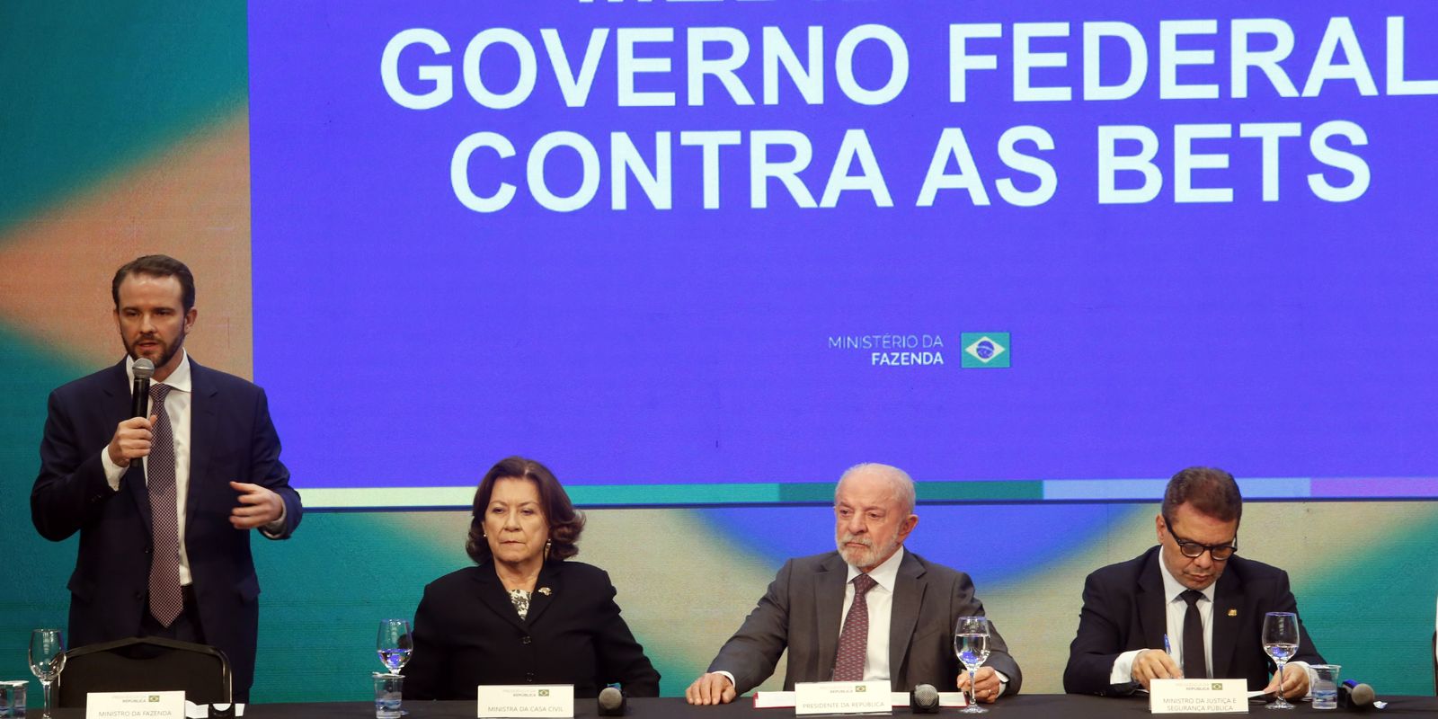 Bets passam a ser proibidas no país e apostador receberá saldo