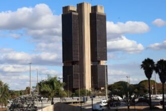 Economistas criticam usar corte de gastos para conter dívida pública