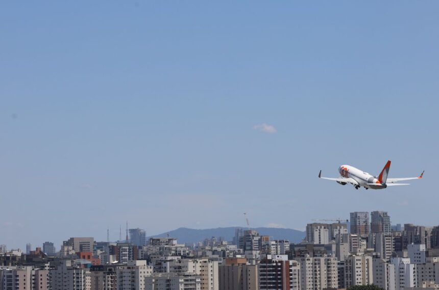Anac estabelece regras mais restritivas para aviação em Congonhas (SP)