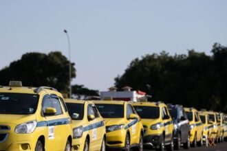 Governo autoriza contrato de R$ 30 bi para motoristas de aplicativos