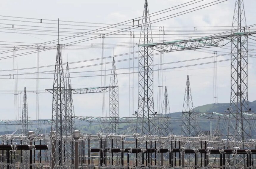 Aneel prevê três leilões de transmissão de energia em 2027