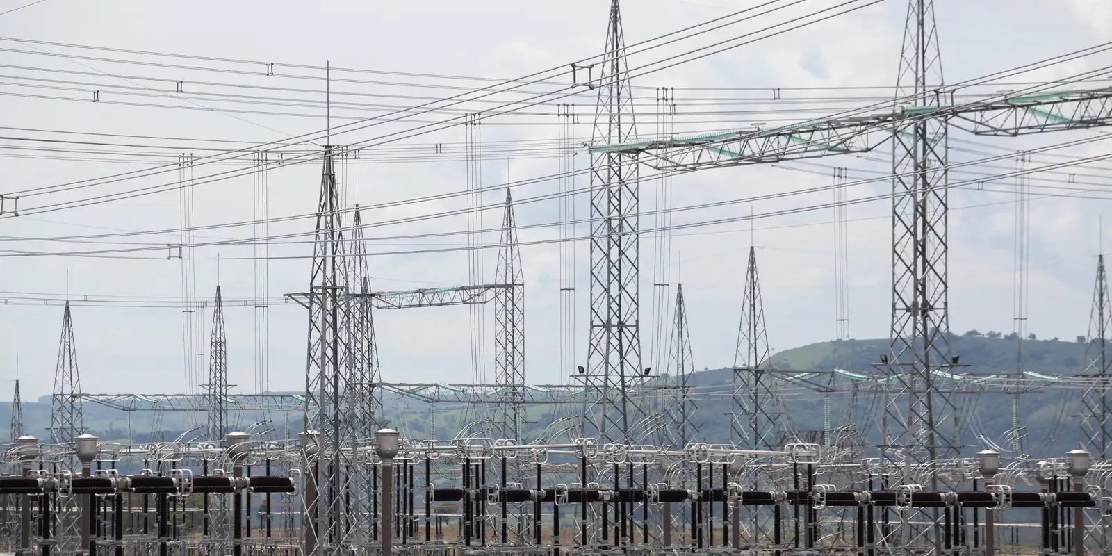 Aneel prevê três leilões de transmissão de energia em 2027