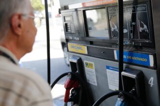 Governo prorroga por um mês subvenção de R$ 2,12 ao diesel