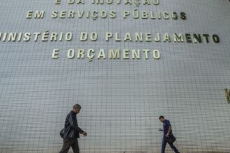 Governo pretende realocar R$ 20 bilhões no Orçamento de 2027