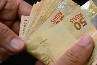 Número de superendividados no Brasil cresceu 75% em cinco anos, diz BC