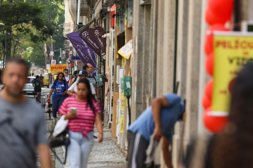 Fim da escala 6x1 traz esperança de mais tempo para família e saúde